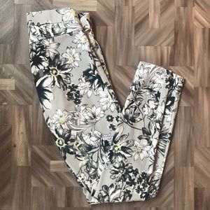 Black and White Floral Utopia Leggings S